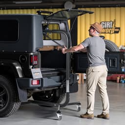 Keménytető-leszedő emelő, 90 kg, Jeep keménytető-eltávolító és -tároló rendszer, egyszerű, egyszemélyes kezelés, kompatibilis a Jeep Wrangler 2- és 4-ajtós YJ, TJ, JK, JL és 4XE, valamint a Ford Bronco 4- és 6-os generációs+ modelljeivel. - miniatúra 1