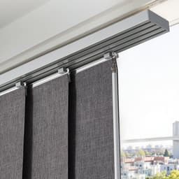 Panel sínes redőnyök, Kihúzható sín 116 cm-től 218 cm szélességig, Levágható panelfüggönyök akár 243 cm magasságig, Függőleges sötétítő panelredőnyök tolóajtókhoz, Teraszajtók, Helyiségelválasztó, Sötétszürke - miniatúra 1